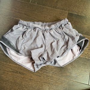 lululemon hotty toddy shorts 2.5